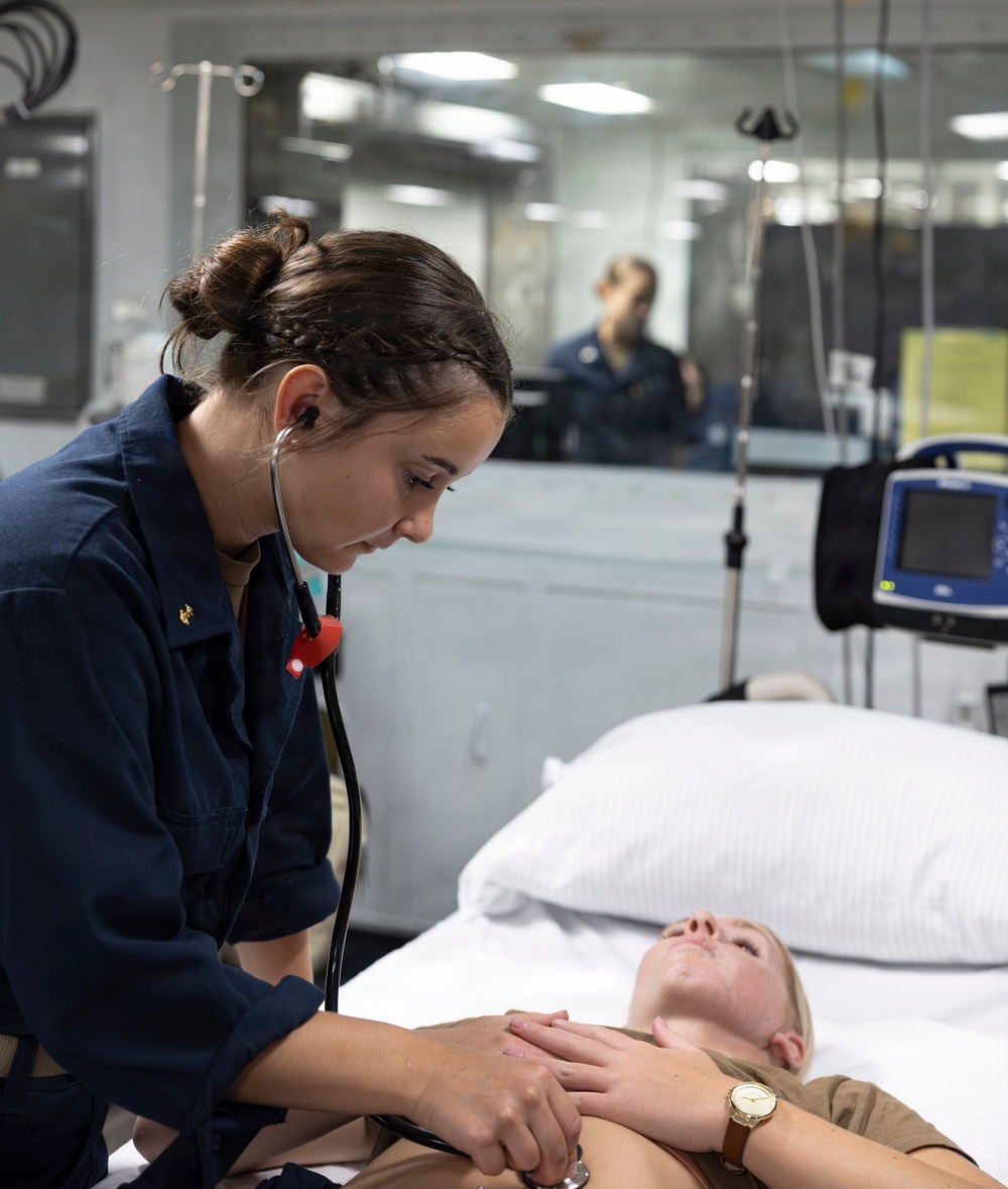 Kearsarge Midshipmen Conduct Medical Training