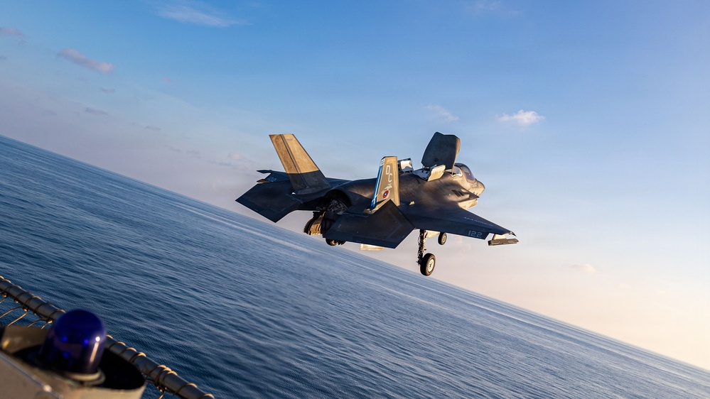 11th MEU Marines, Sailors Conduct Flight Operations Aboard USS Boxer