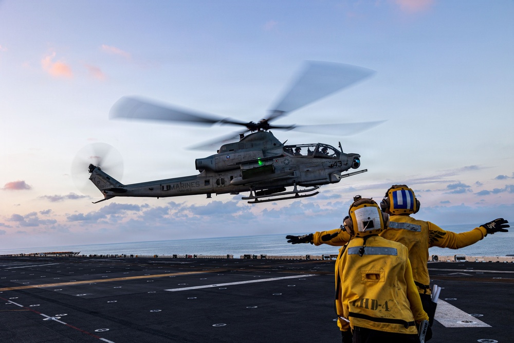 11th MEU Marines, Sailors Conduct Flight Operations Aboard USS Boxer
