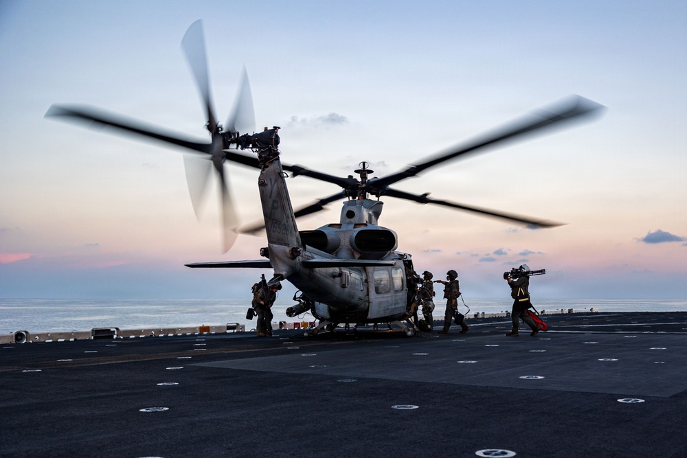 11th MEU Marines, Sailors Conduct Flight Operations Aboard USS Boxer