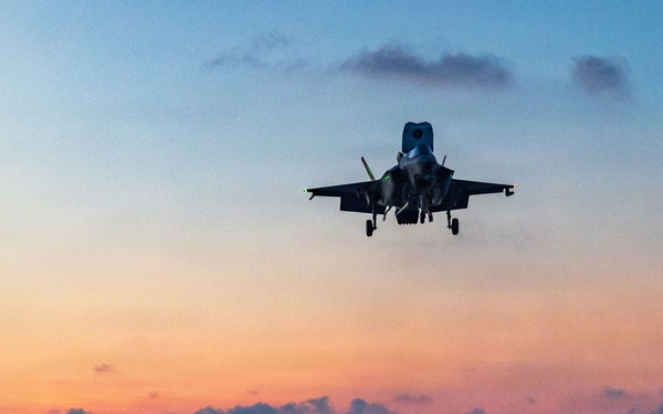11th MEU Marines, Sailors Conduct Flight Operations Aboard USS Boxer