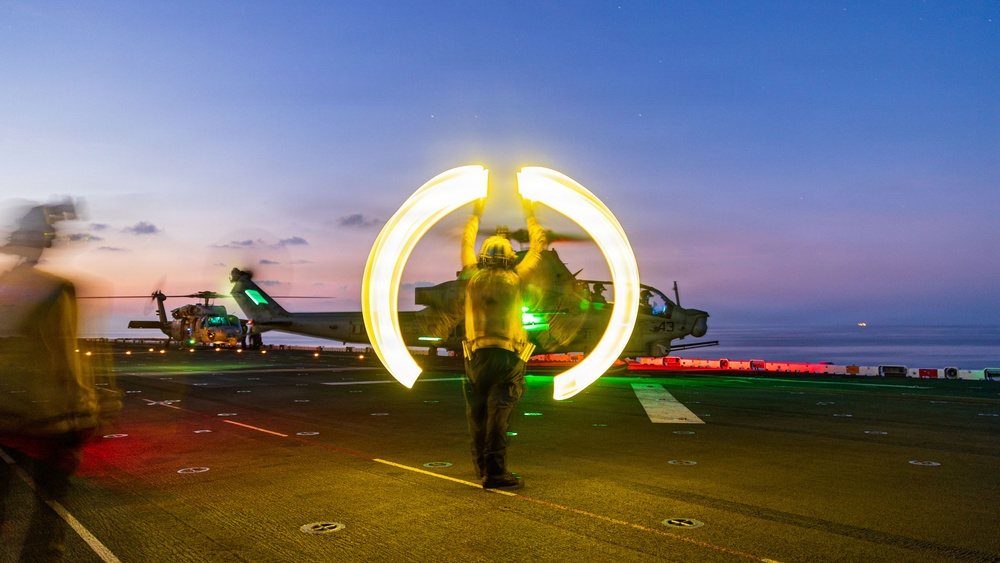 11th MEU Marines, Sailors Conduct Flight Operations Aboard USS Boxer