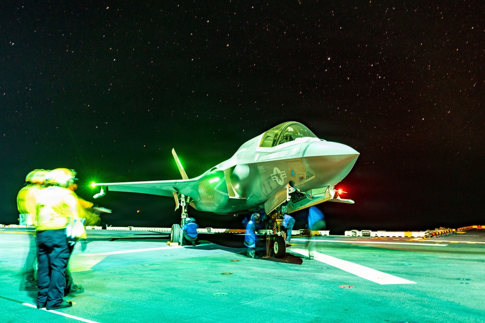 11th MEU Marines, Sailors Conduct Flight Operations Aboard USS Boxer