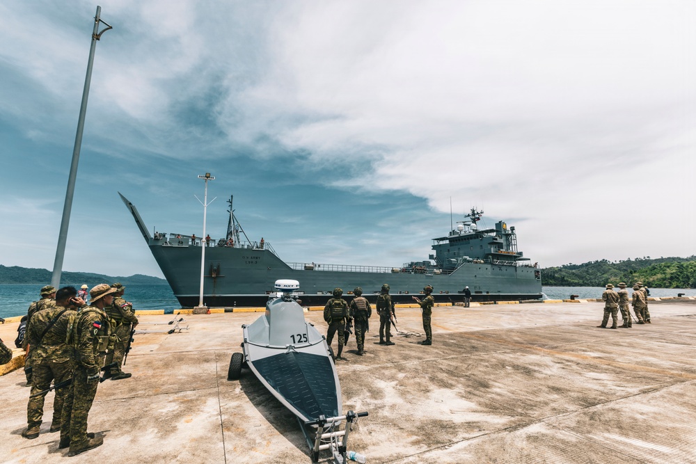 Salaknib 2026: U.S. Soldiers Launch Unmanned Surface Vessels in the Philippines