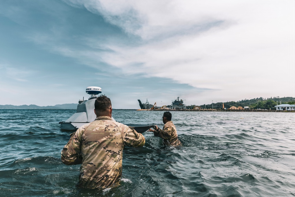 Salaknib 2026: U.S. Soldiers Launch Unmanned Surface Vessels in the Philippines