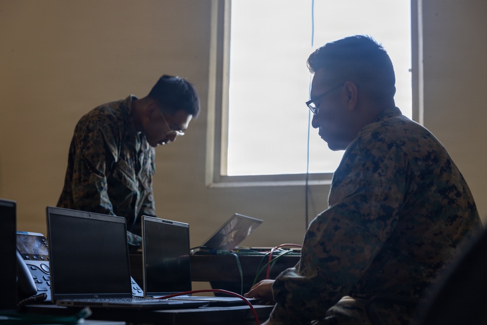 S-6 displays expeditionary SIPR &amp; NIPR capabilities