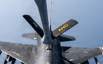 KC-135 refuels F-16s in CENTCOM