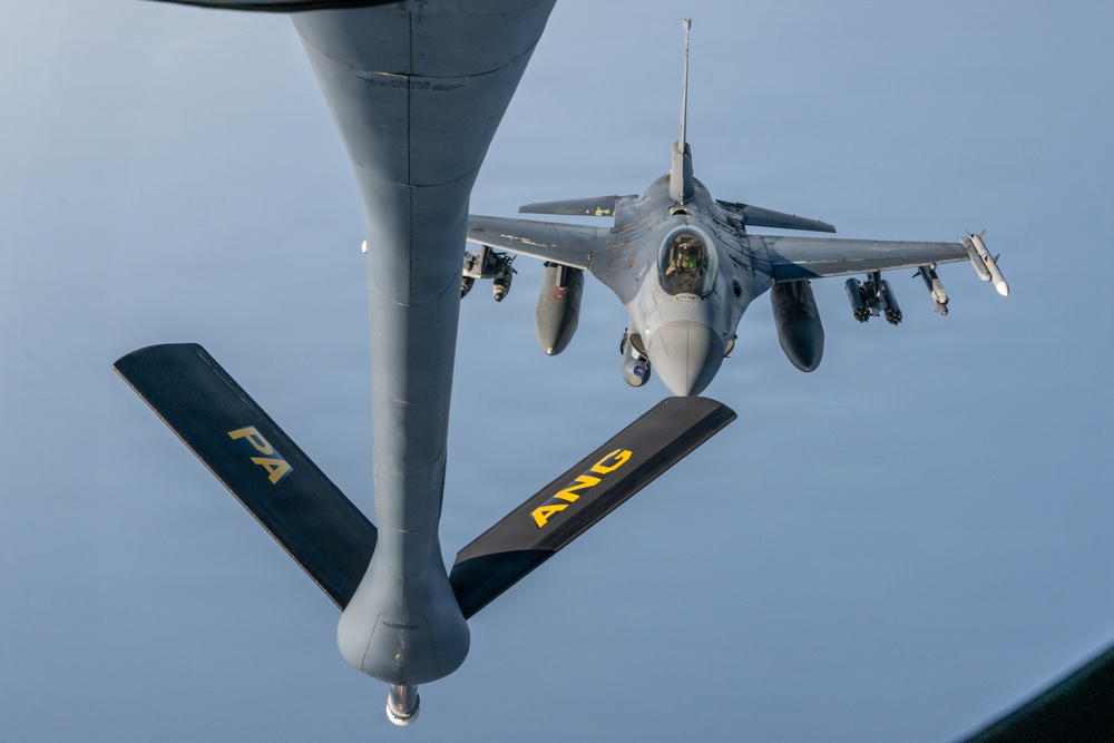 KC-135 refuels F-16s in CENTCOM