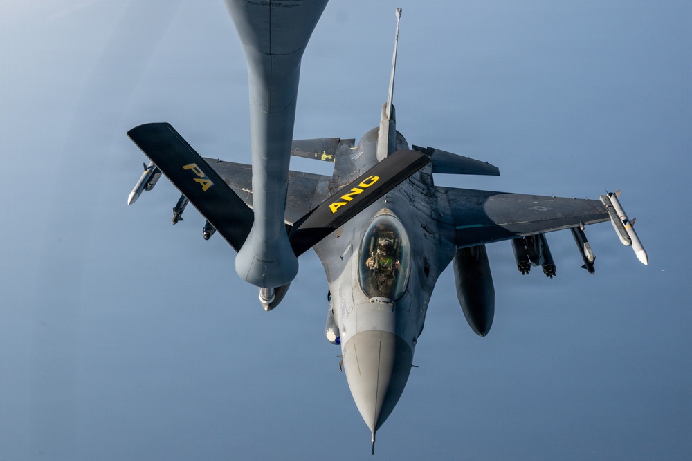 KC-135 refuels F-16s in CENTCOM