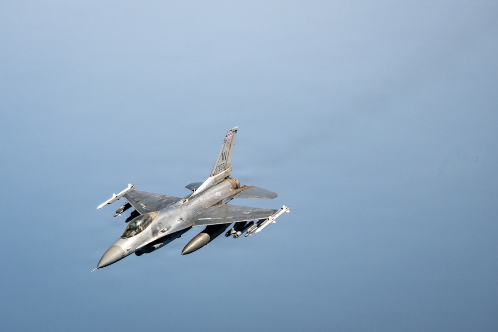 KC-135 refuels F-16s in CENTCOM