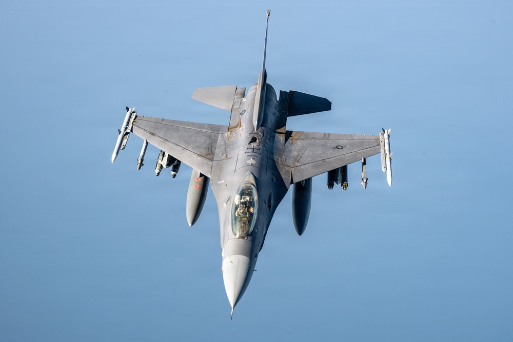 KC-135 refuels F-16s in CENTCOM
