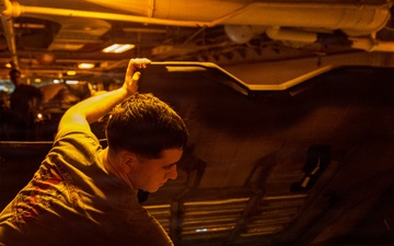 11th MEU Marines Conduct Vehicle Maintenance Aboard USS Boxer