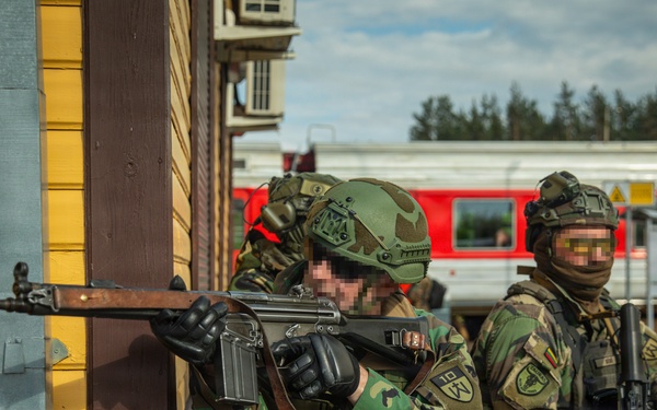 Lithuanian Riflemen's Union perform Validation Exercise after nine weeks of training with U.S. Forces