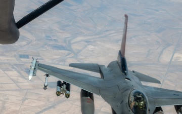 KC-135 refuels F-16s in support USCENTCOM