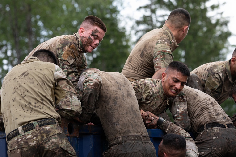 U.S., British, French soldiers participate in commemorative Bir Hakeim 10K mud race in Estonia