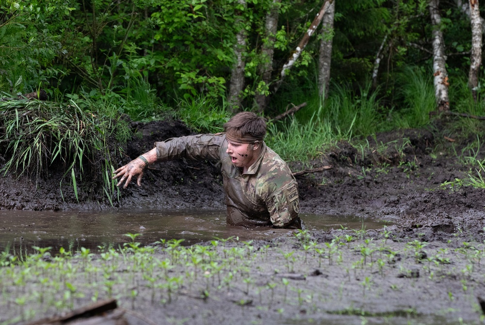 U.S., British, French soldiers participate in commemorative Bir Hakeim 10K mud race in Estonia