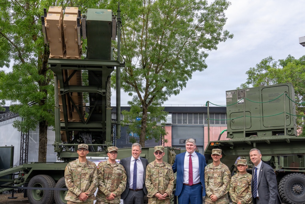 Secretary of the Army visits U.S. Army air defenders at Eurosatory 2026