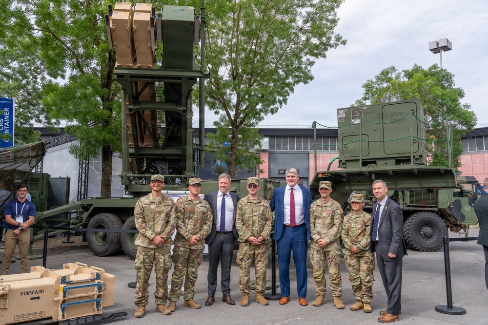 Secretary of the Army visits U.S. Army air defenders at Eurosatory 2026