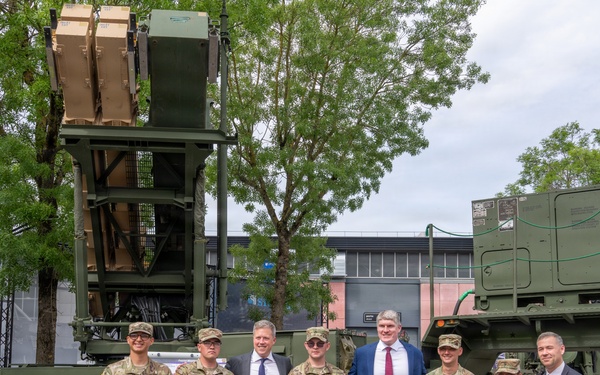 Secretary of the Army visits U.S. Army air defenders at Eurosatory 2026