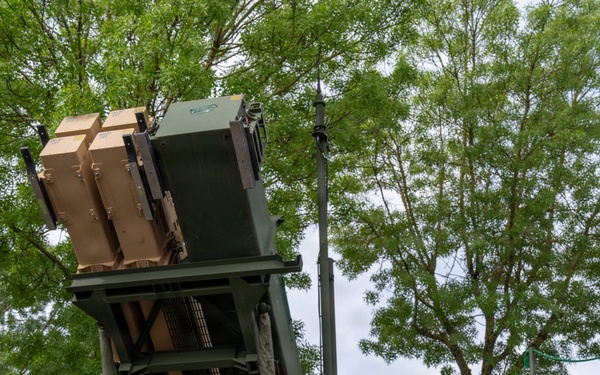 Secretary of the Army visits U.S. Army air defenders at Eurosatory 2026