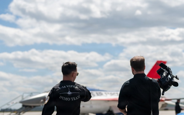 Viper Demo performs at Fairchild AFB