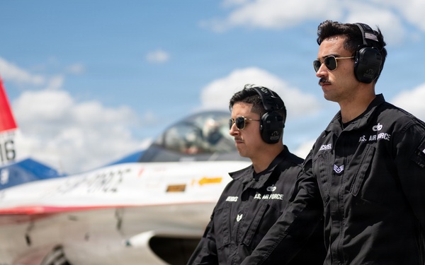 Viper Demo performs at Fairchild AFB