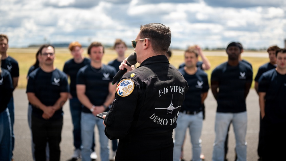 Viper Demo performs at Fairchild AFB