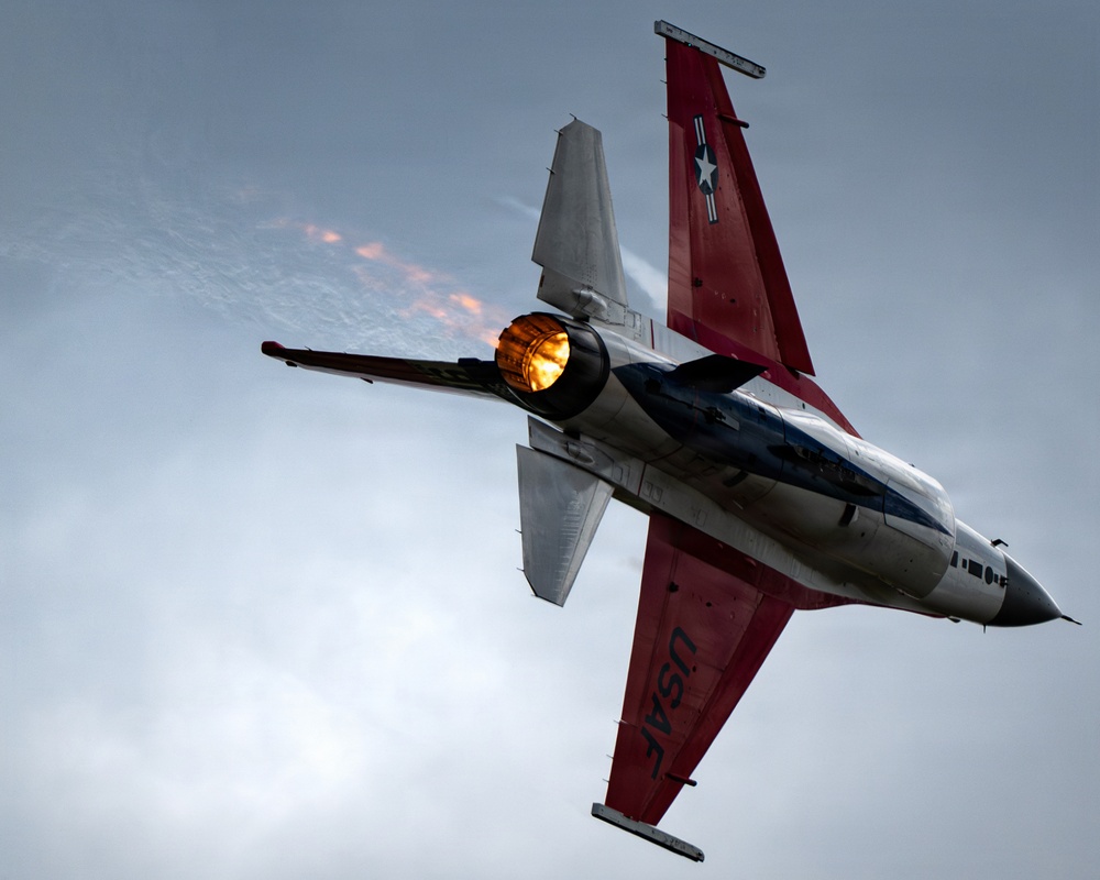 Viper Demo performs at Fairchild AFB