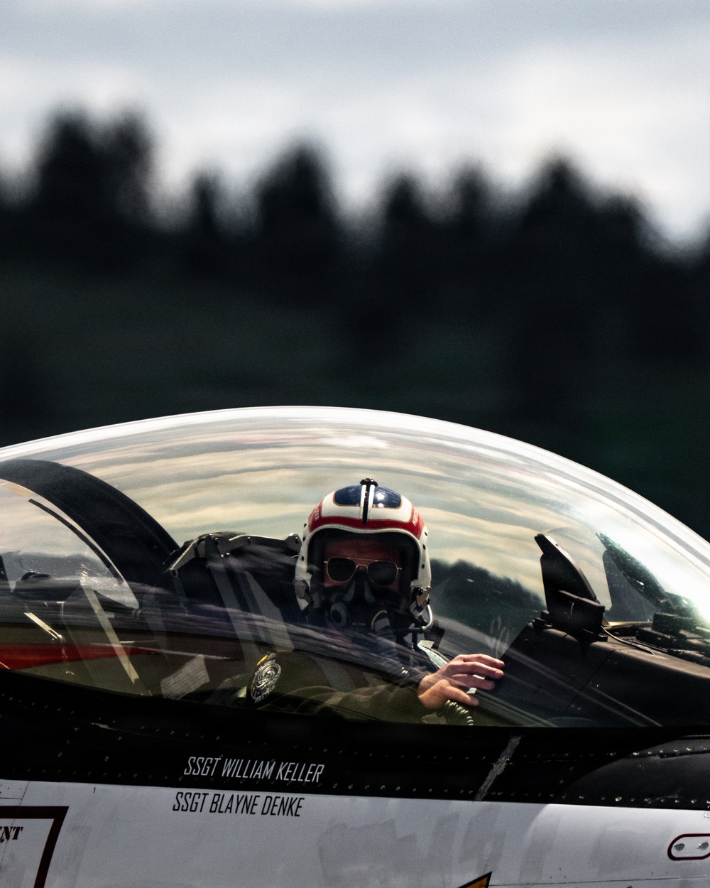 Viper Demo performs at Fairchild AFB