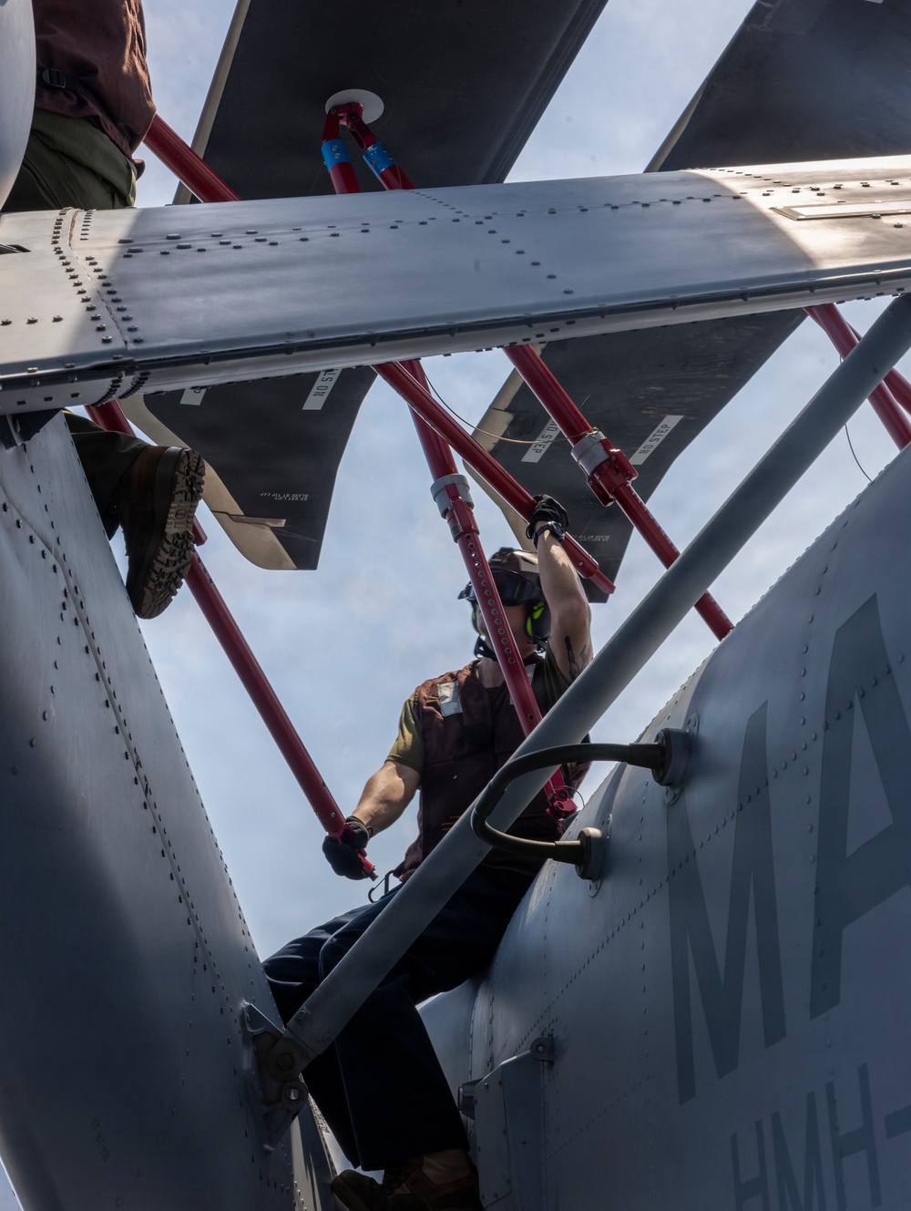 26th Marine Expeditionary Unit’s Type Commanders Amphibious Training | HMH-461 conduct maintenance aboard the USS Arlington