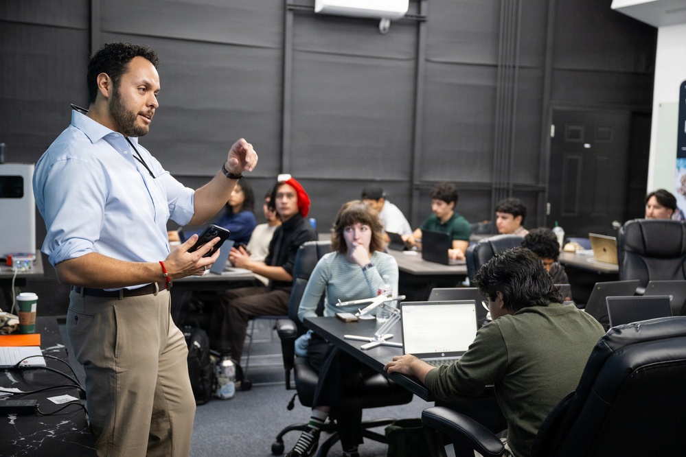 College Students Learn by Teaching in Fathomwerx Fridays Workshop Series