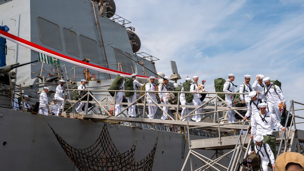USS Mitscher (DDG 57) returns to Naval Station Norfolk