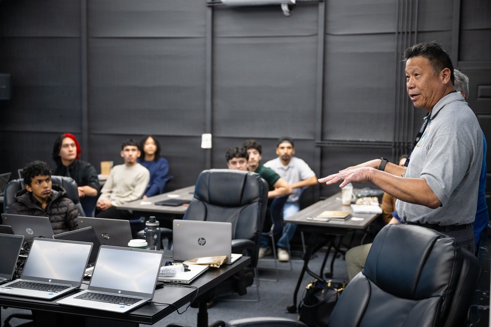 College Students Learn by Teaching in Fathomwerx Fridays Workshop Series