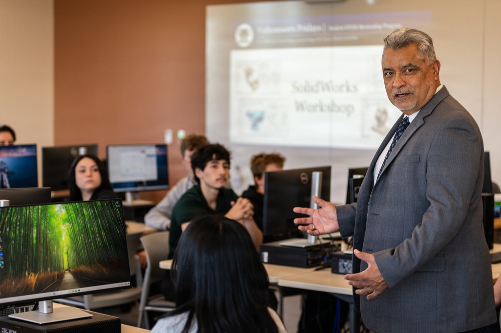 College Students Learn by Teaching in Fathomwerx Fridays Workshop Series