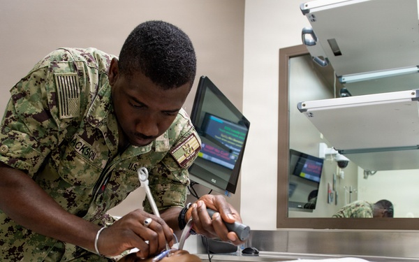 Reservists Participate in Medical Training at NMCSD