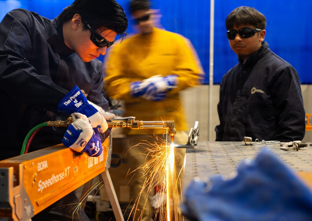 College Students Learn by Teaching in Fathomwerx Fridays Workshop Series