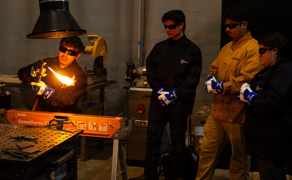 College Students Learn by Teaching in Fathomwerx Fridays Workshop Series