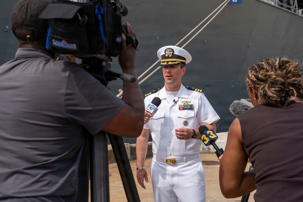 USS Mitscher (DDG 57) returns to Naval Station Norfolk