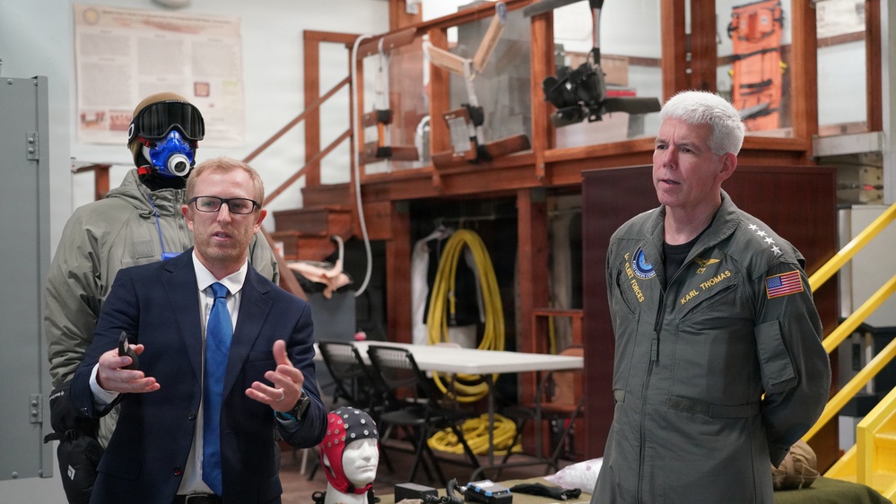 U.S. Fleet Forces Commander Visits Naval Health Research Center, Praises Innovations in Warfighter Health and Readiness
