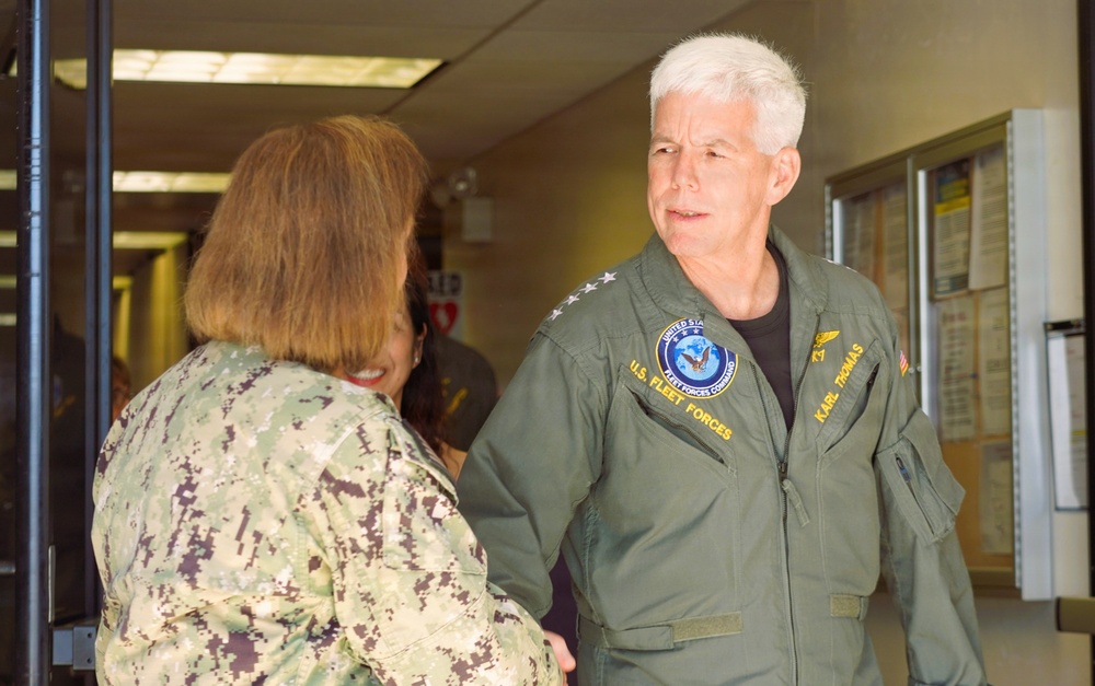U.S. Fleet Forces Commander Visits Naval Health Research Center, Praises Innovations in Warfighter Health and Readiness