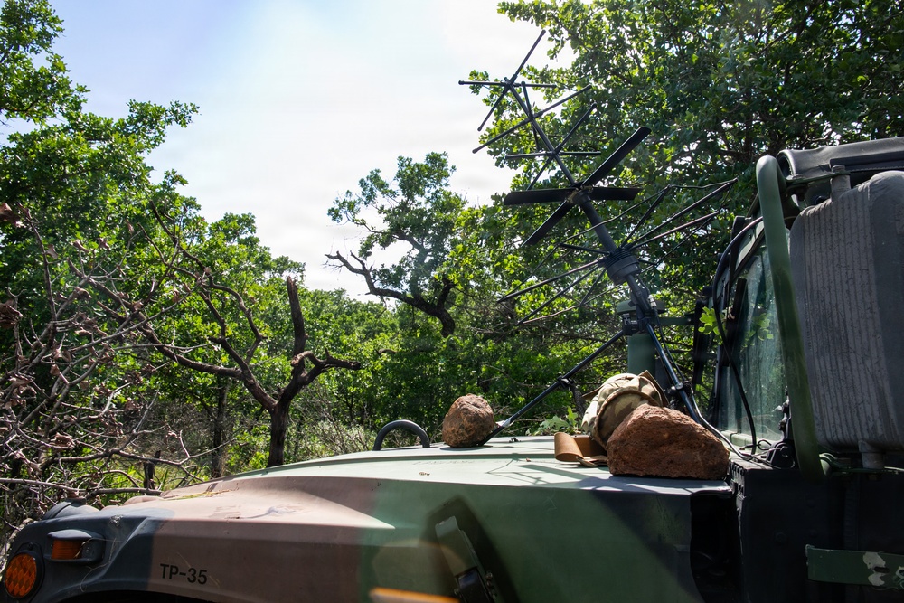 14th Marines establish field communications