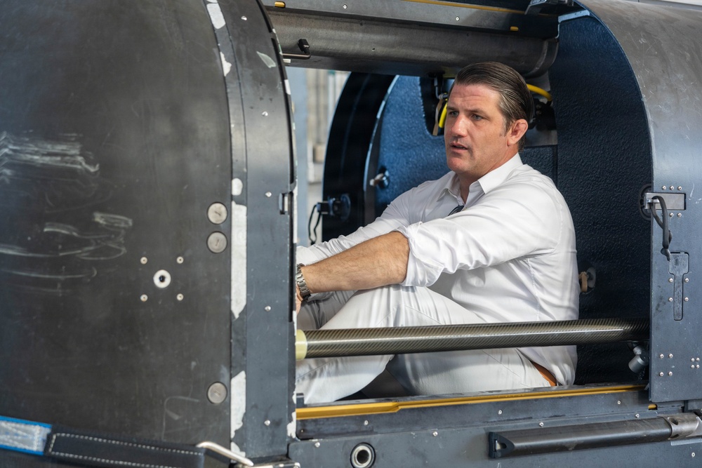 ASW Derrick Anderson Visits Naval Special Warfare Group Eight
