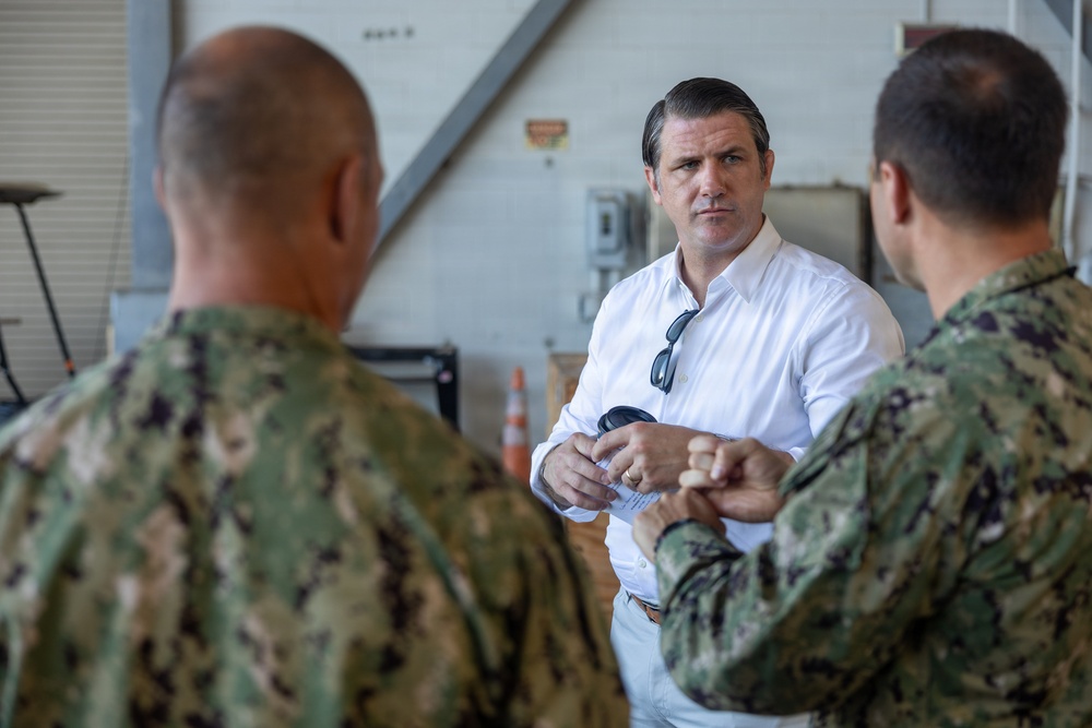 ASW Derrick Anderson Visits Naval Special Warfare Group Eight