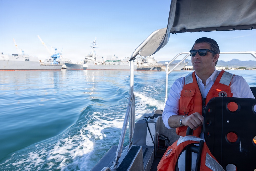 ASW Derrick Anderson Visits Naval Special Warfare Group Eight