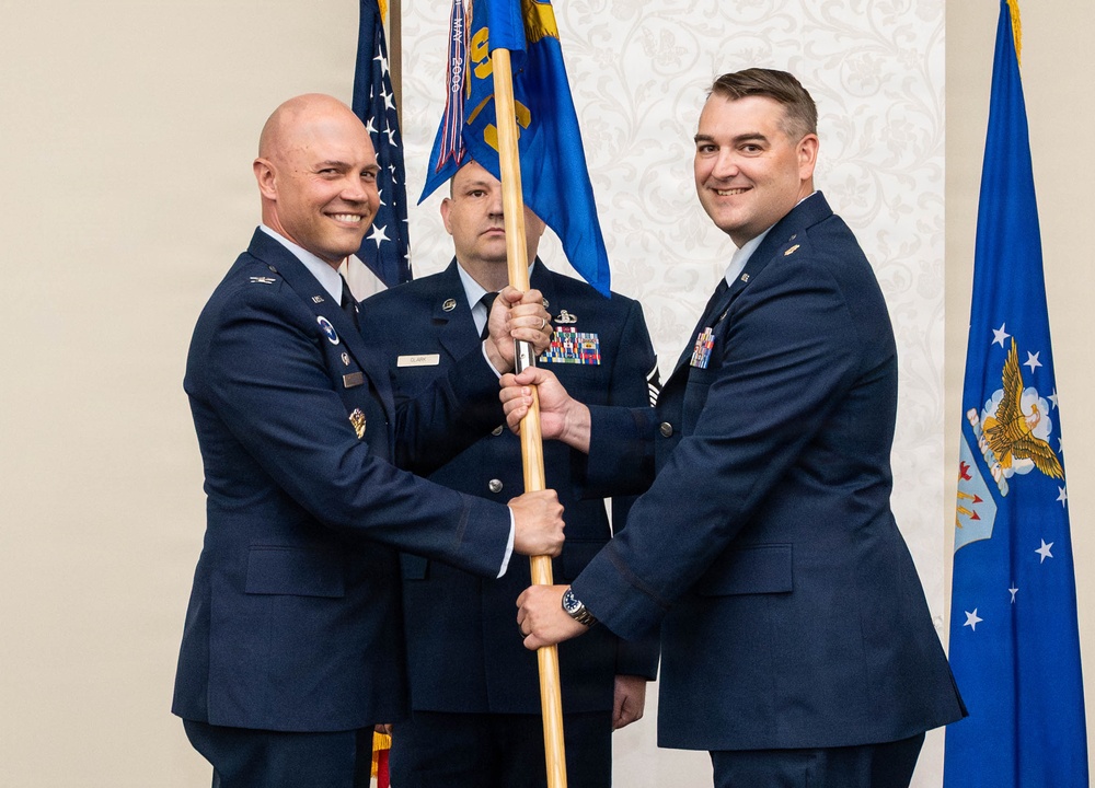 375th Comptroller Squadron welcomes new commander