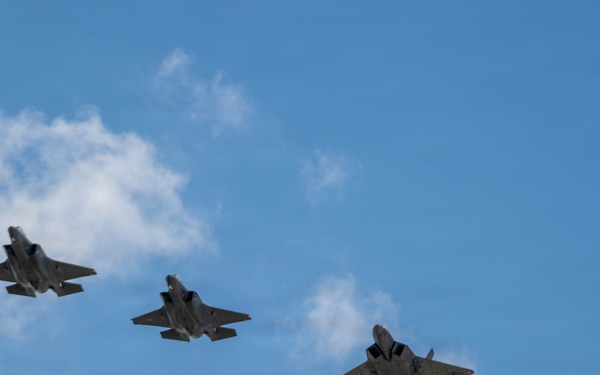 Virginia Air National Guard F-22 Raptors Train Alongside Finnish F-35s at Ebbing ANGB