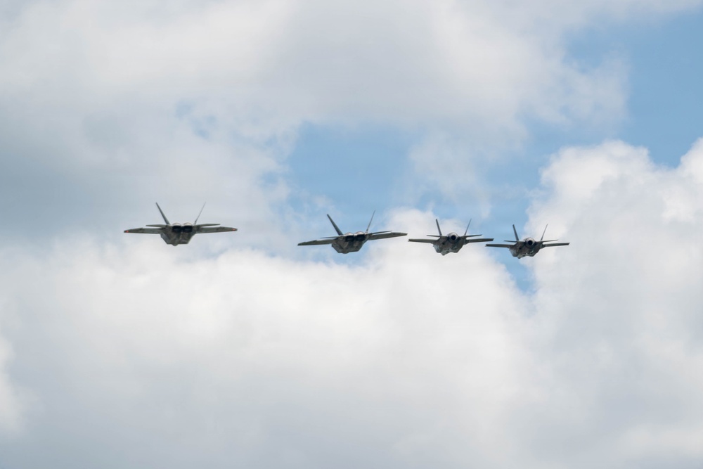 Virginia Air National Guard F-22 Raptors Train Alongside Finnish F-35s at Ebbing ANGB