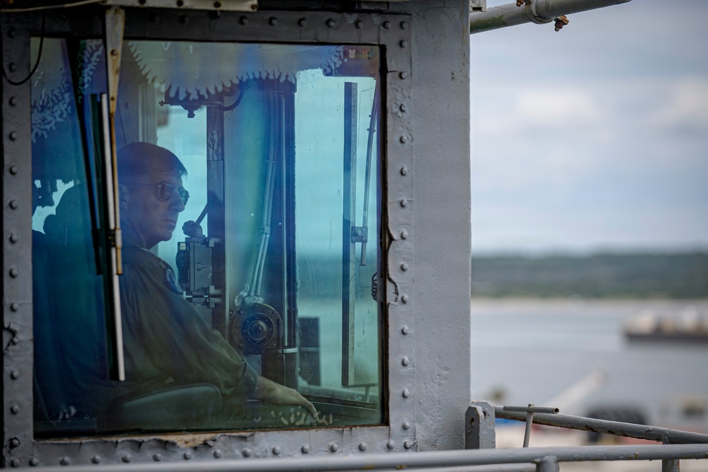 USS Nimitz Pulls into Mayport, Florida