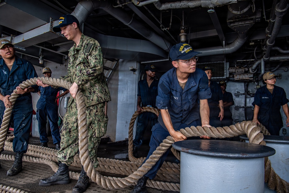 Nimitz Pulls Into Mayport