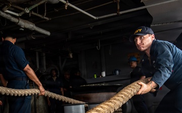 Nimitz Pulls Into Mayport